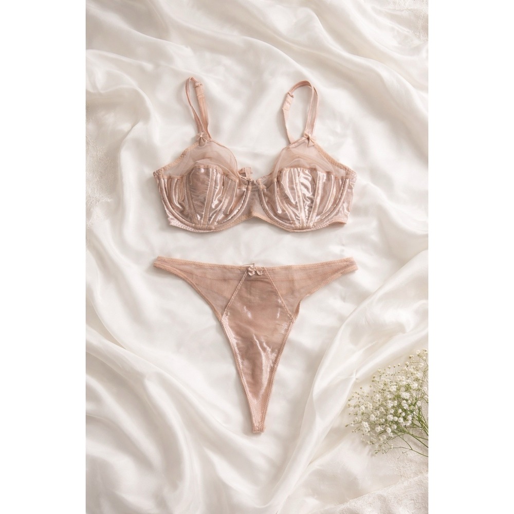 New Victoria's Secret Satin Second Skin Bra Panty Set Size 38C Thong Large Vtg